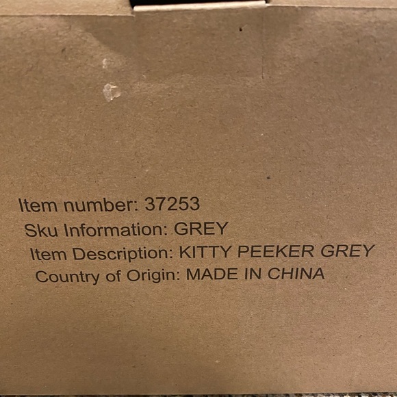 Grey Tabby Kitty Peeker - Picture 2 of 7